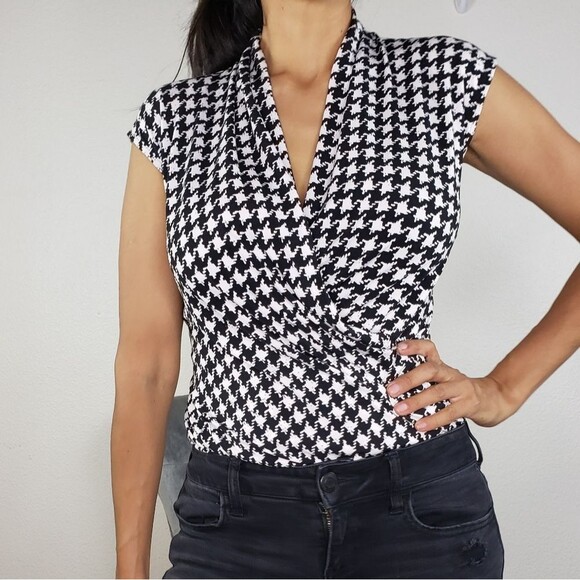 Vince Camuto Houndstooth sleeveles shirt - Picture 1 of 4